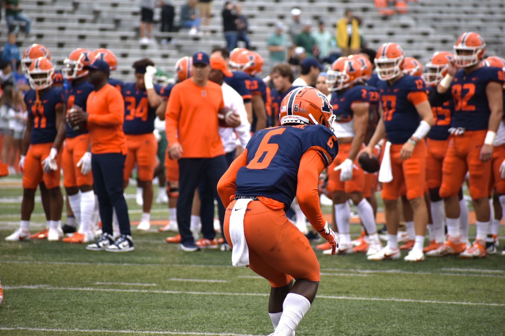 PHOTOS: Illinois warms up against Charlotte
